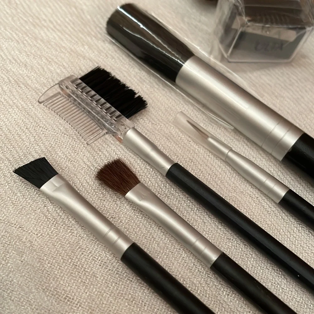 New! 10-piece make-up/brushes set with sharpener and zippered case